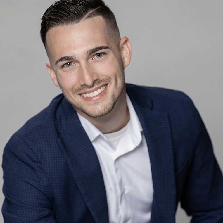 Couple event host