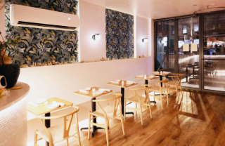 Couple singles mixer at Bananas